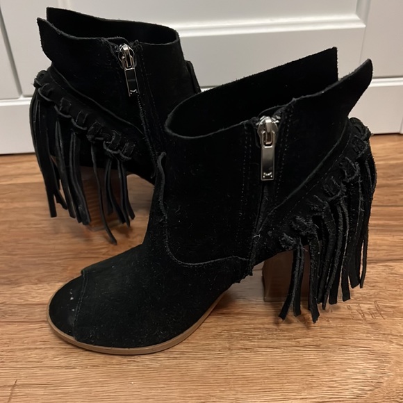 Marc fisher suede booties w/fringe size 6.5 - Picture 4 of 6